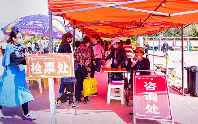 甘肃景泰:黄河石林大景区旅游持续升温